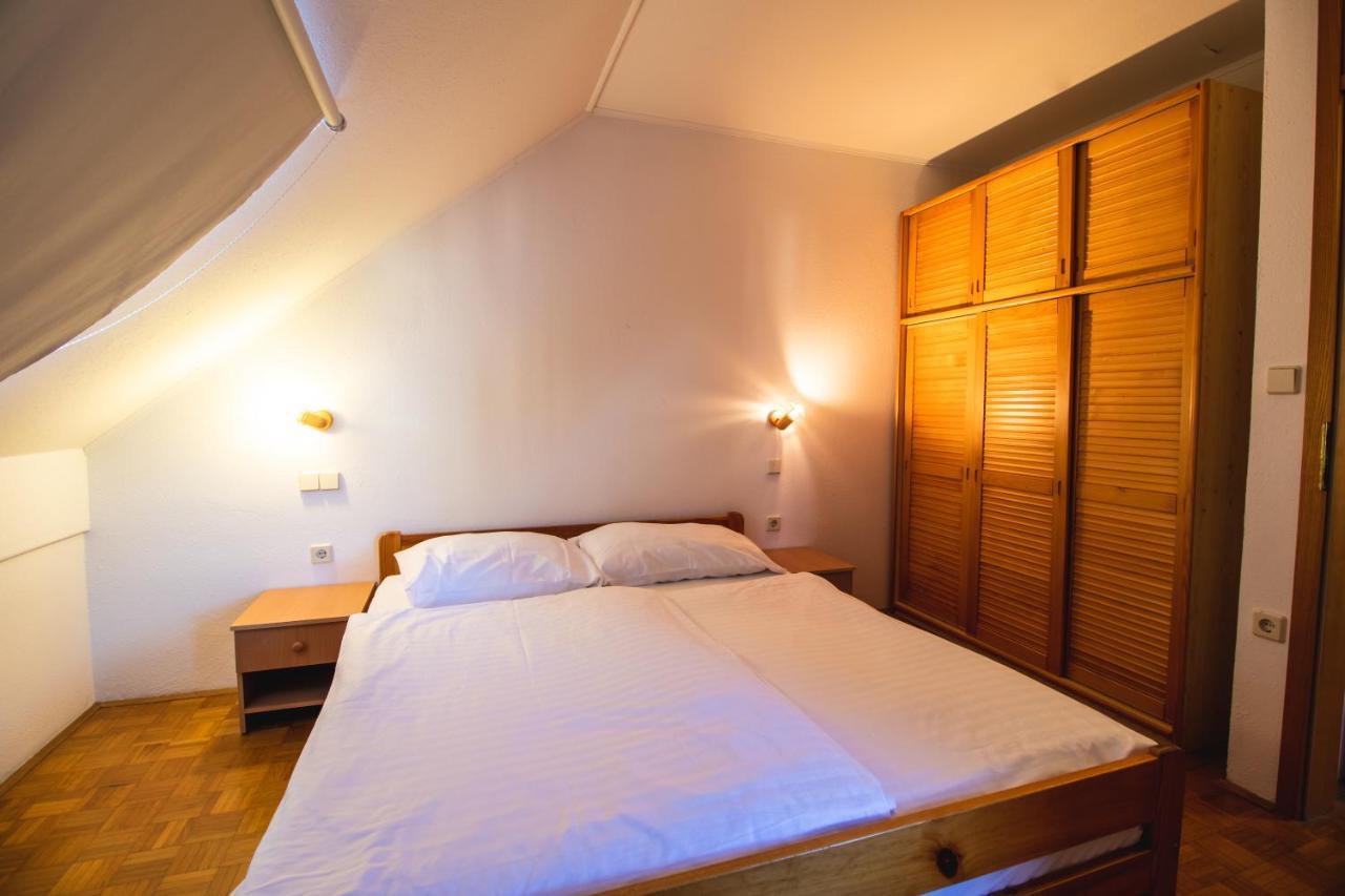 Extraordinary Apartment In Banovci Verzej Bagian luar foto